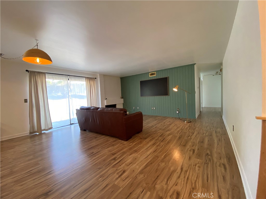890 W Bohnert Avenue Property Photo 6