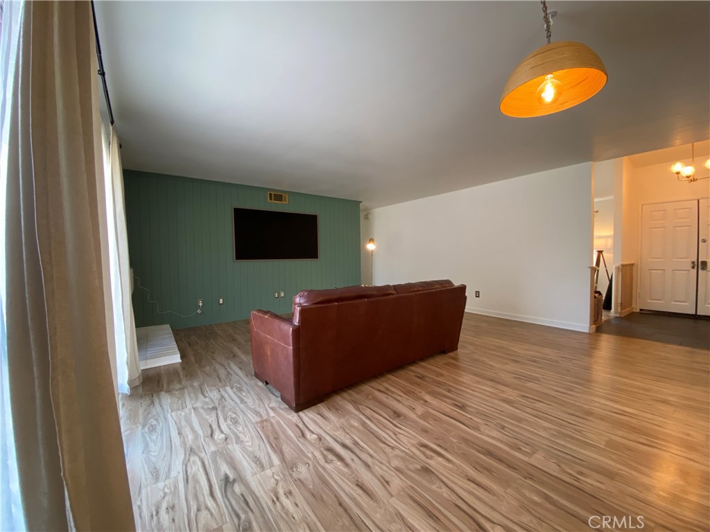 890 W Bohnert Avenue Property Photo 7