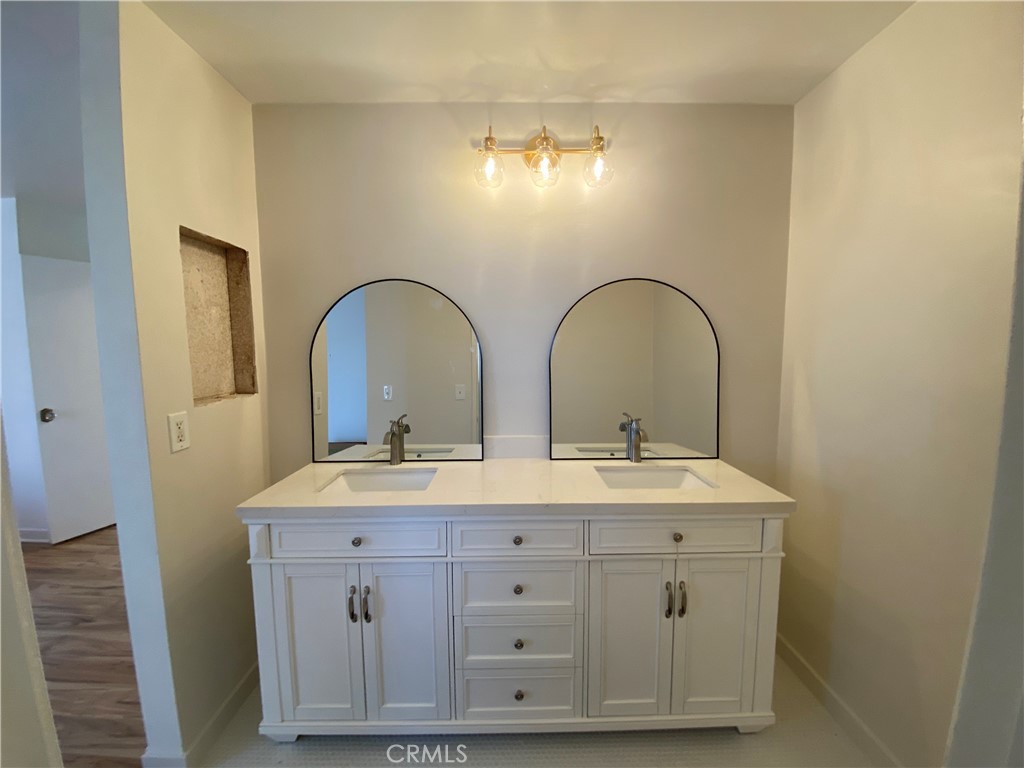 890 W Bohnert Avenue Property Photo 19
