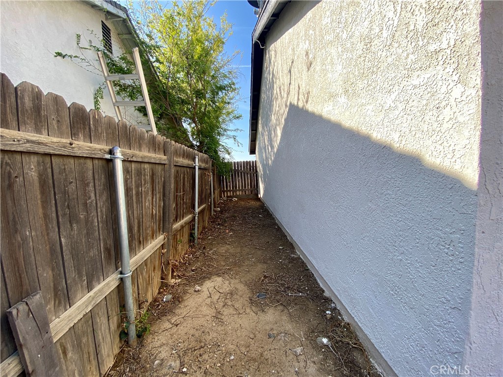 890 W Bohnert Avenue Property Photo 25