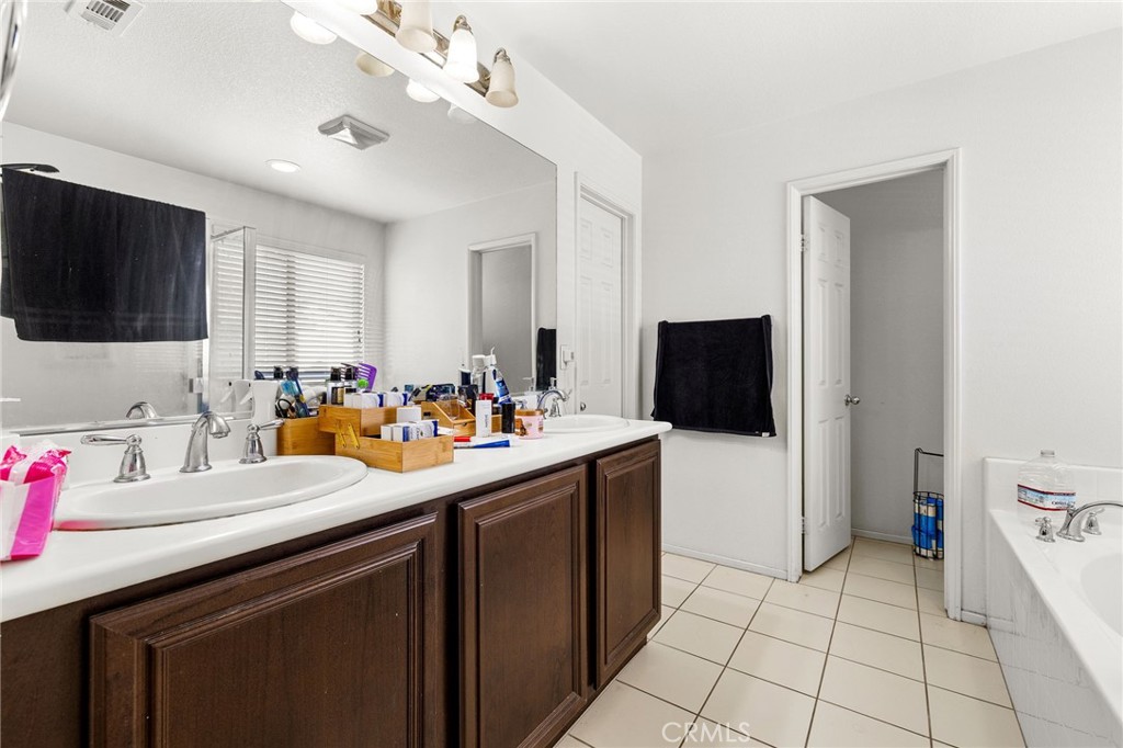 1101 N Iris Avenue Property Photo 24