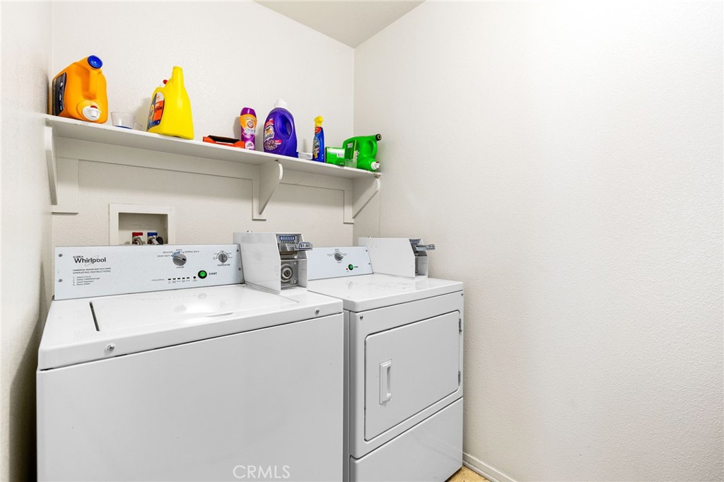 1101 N Iris Avenue Property Photo 29