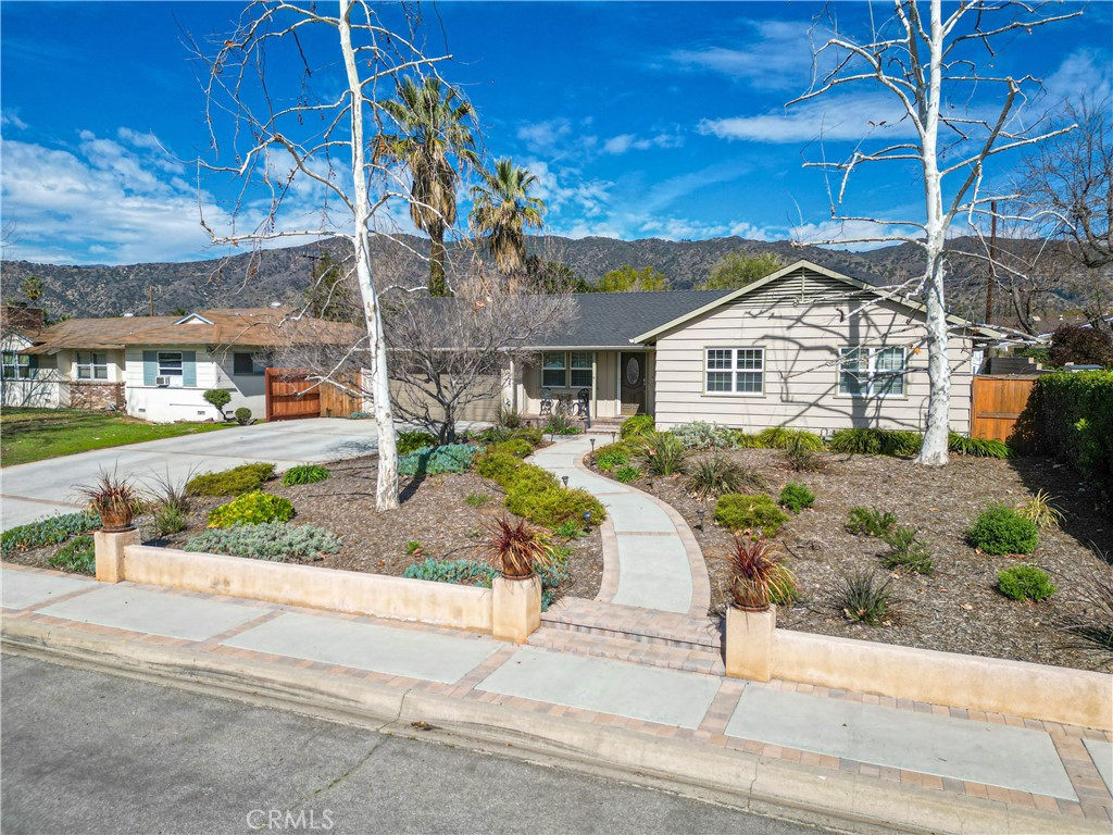 735 E Mountain View Avenue Property Photo