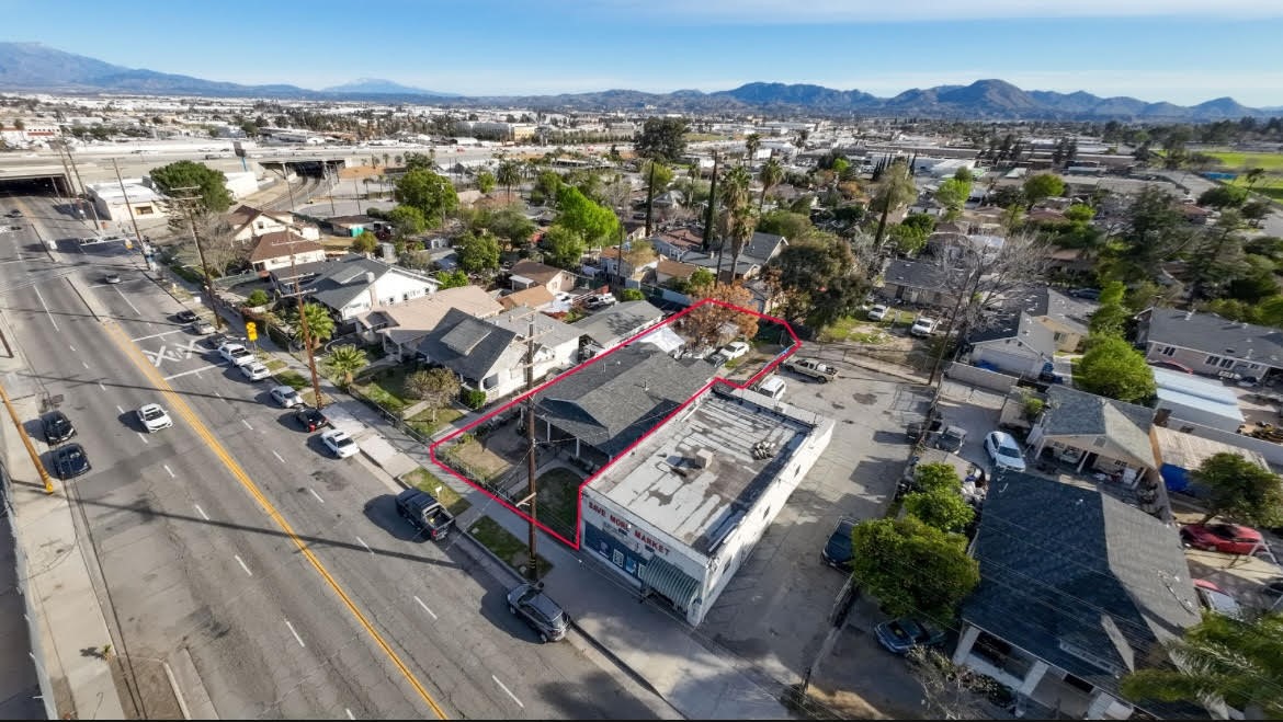 963 W Rialto Avenue Property Photo 3