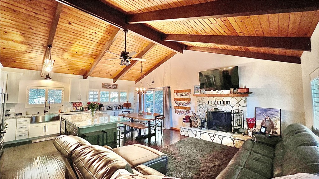 370 Weisshorn Drive Property Photo 2