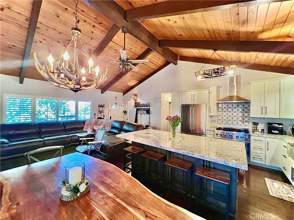 370 Weisshorn Drive Property Photo 3