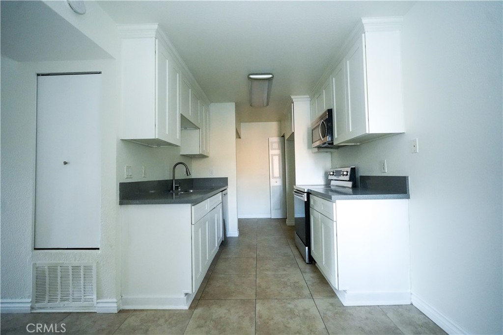 1265 Kendall Drive 811 Property Photo 2