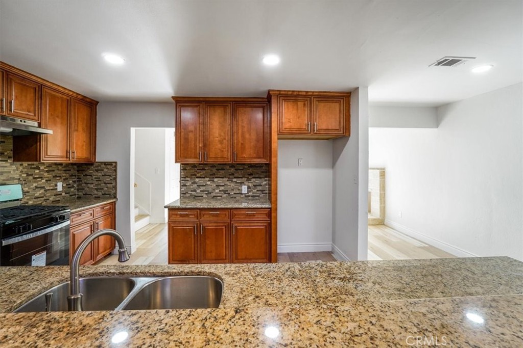 11203 Arlington Avenue Property Photo 8