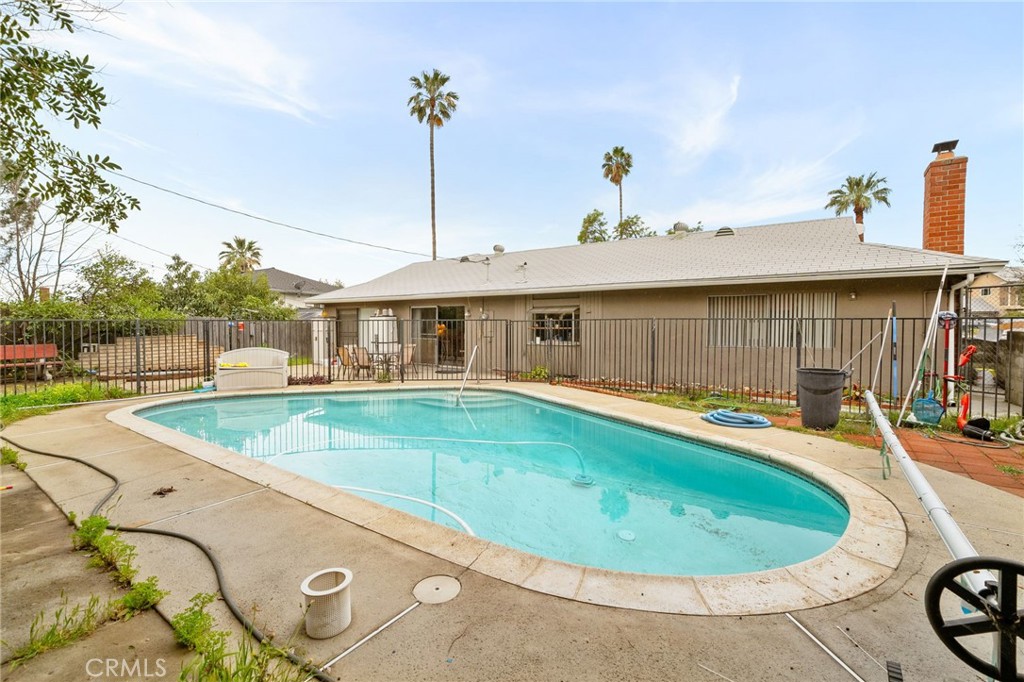 5635 Stanton Avenue Property Photo 3