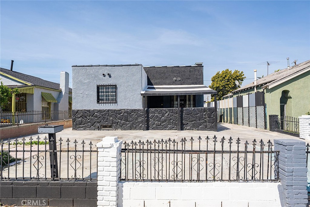 727 E 94th Street Property Photo