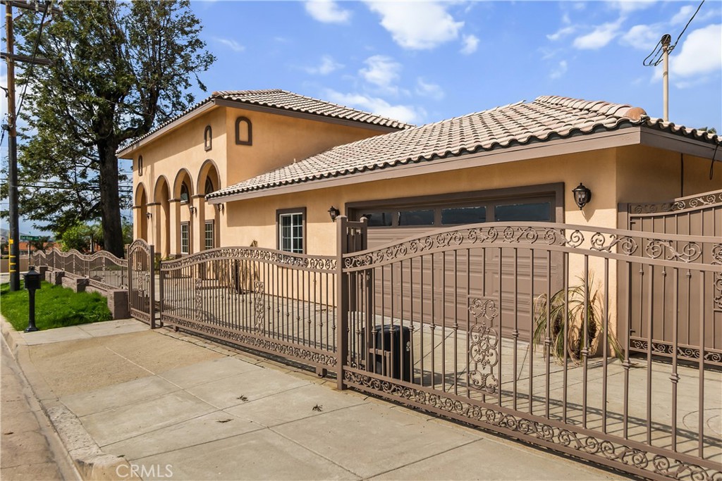 3865 Del Rosa Avenue Property Photo 2