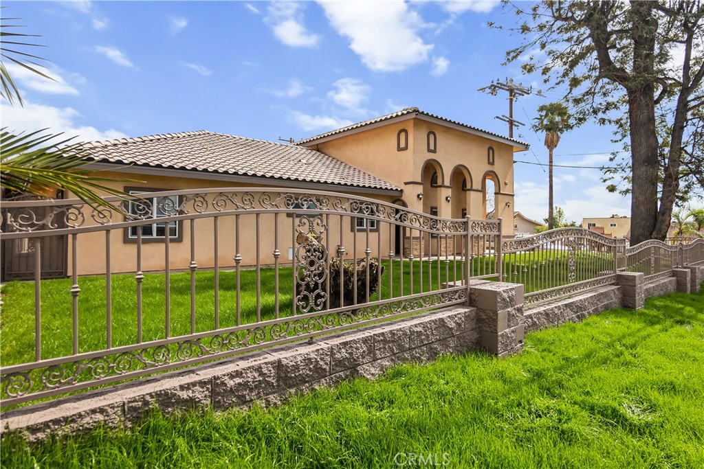 3865 Del Rosa Avenue Property Photo 3