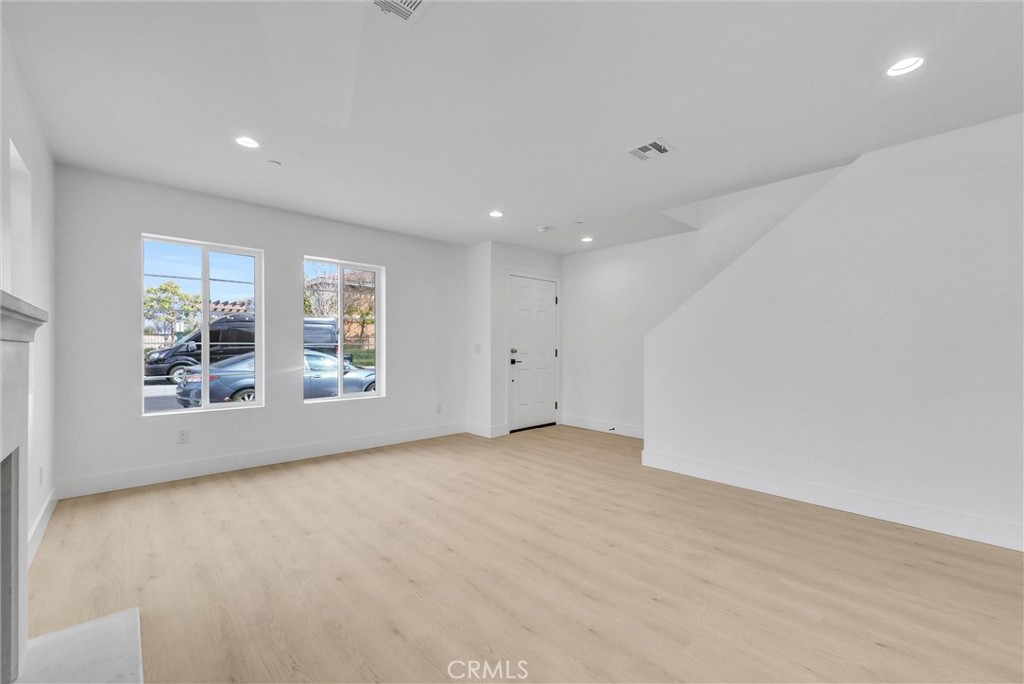 16385 Valencia Avenue 1 Property Photo 6