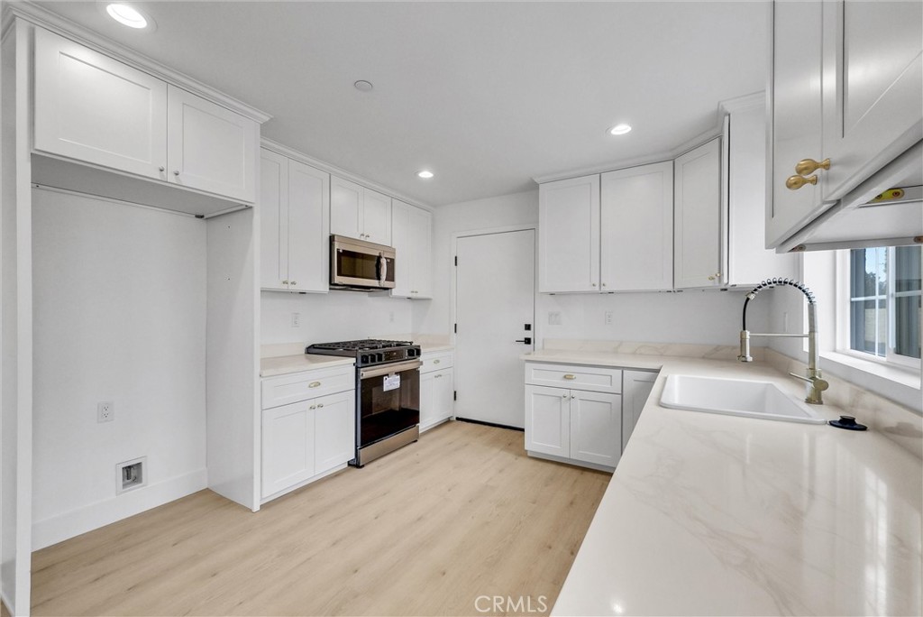 16385 Valencia Avenue 1 Property Photo 9
