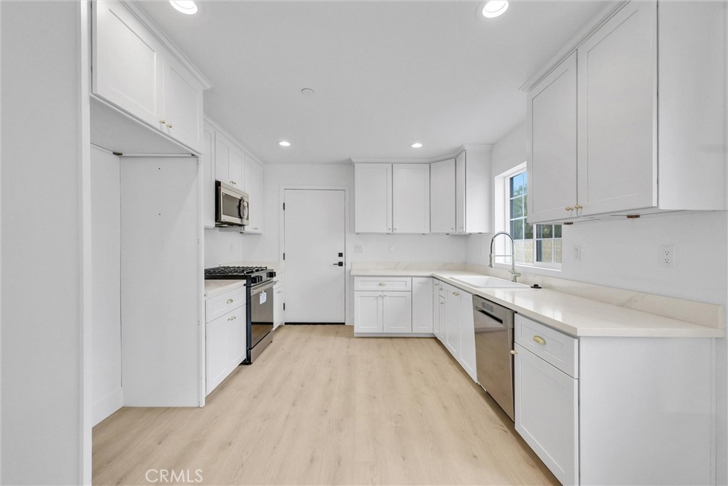 16385 Valencia Avenue 1 Property Photo 10