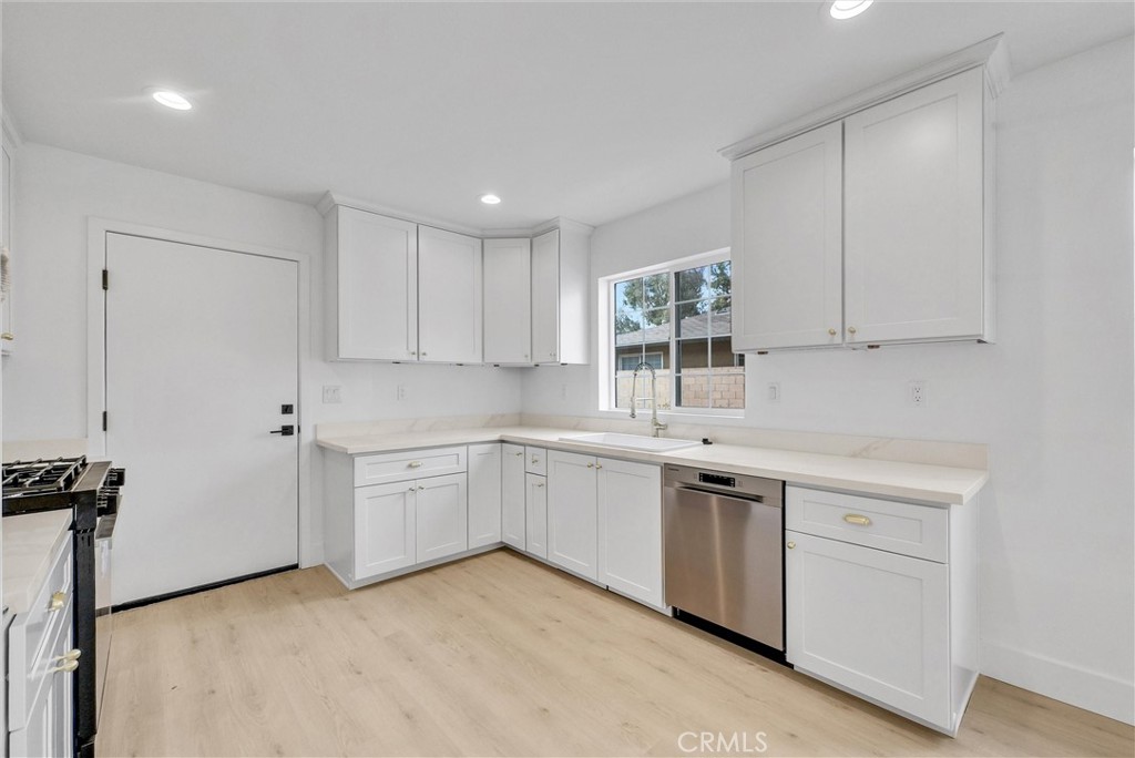 16385 Valencia Avenue 1 Property Photo 13