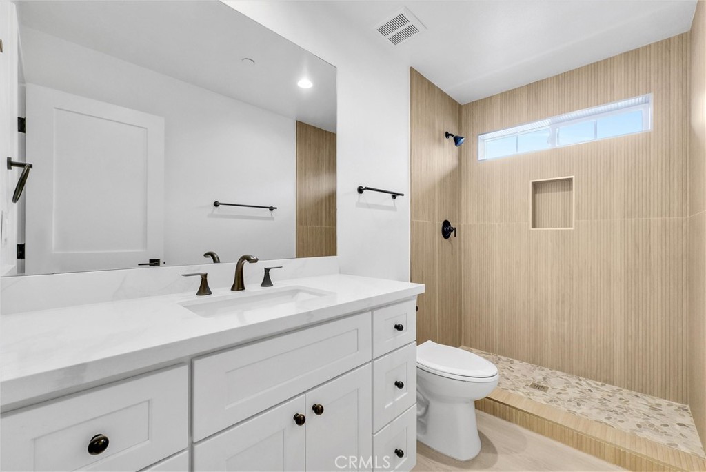 16385 Valencia Avenue 1 Property Photo 26