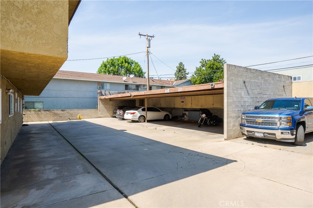 215 E Navilla Place Property Photo 6