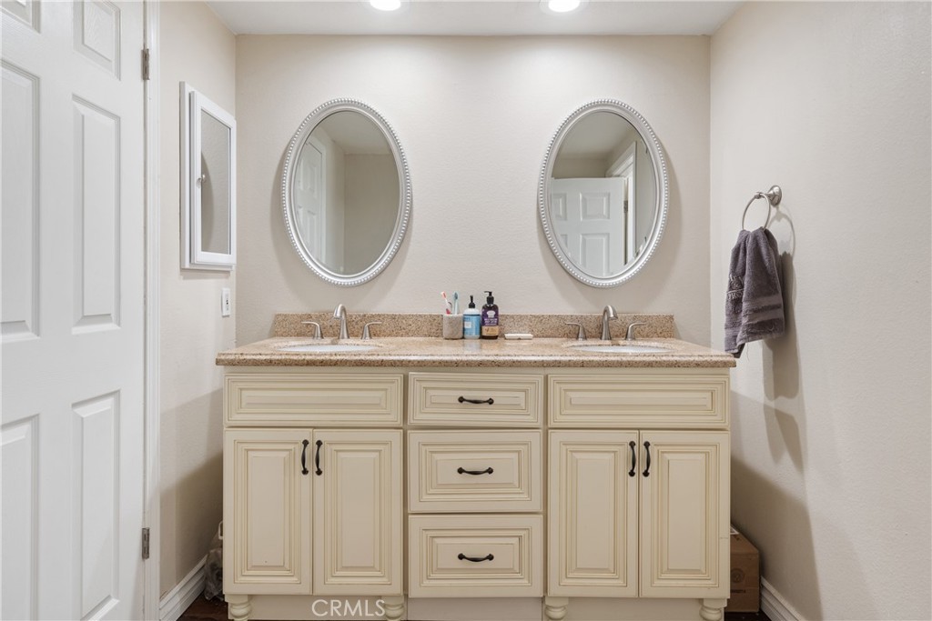215 E Navilla Place Property Photo 23