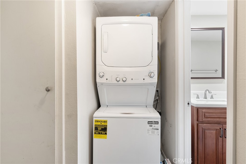 215 E Navilla Place Property Photo 28