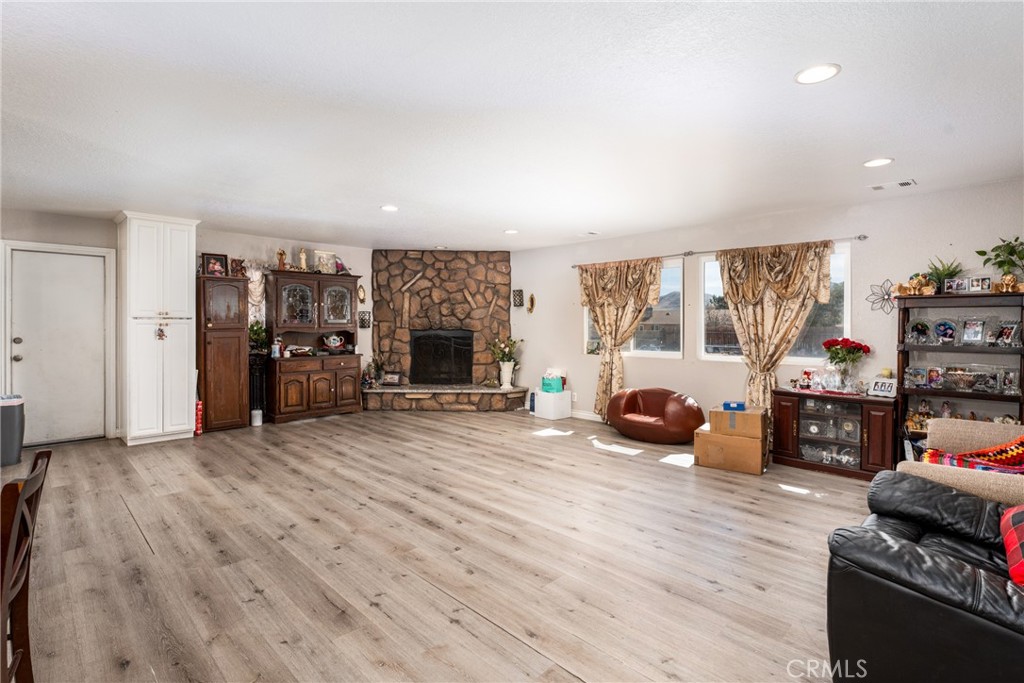 19095 Madrone Street Property Photo 4