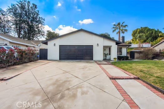 1606 W Phillips Drive Property Photo