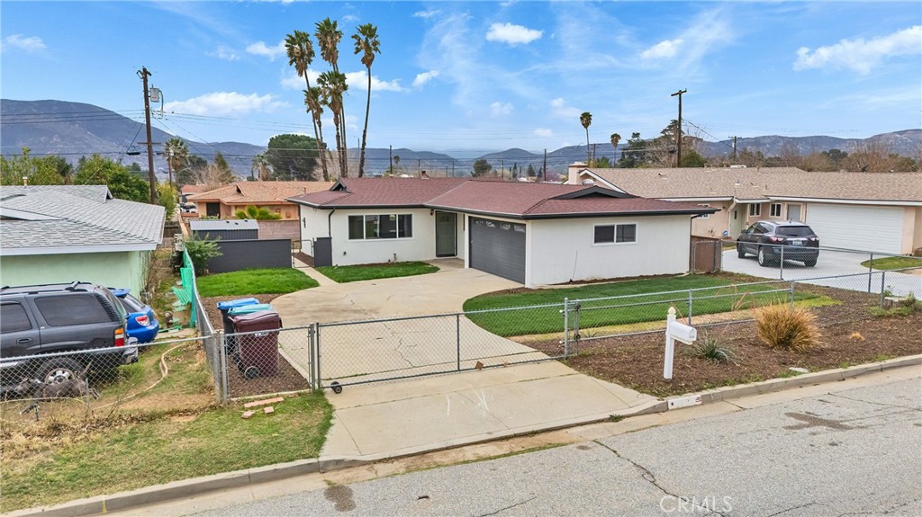 2120 W Lincoln Street Property Photo 5