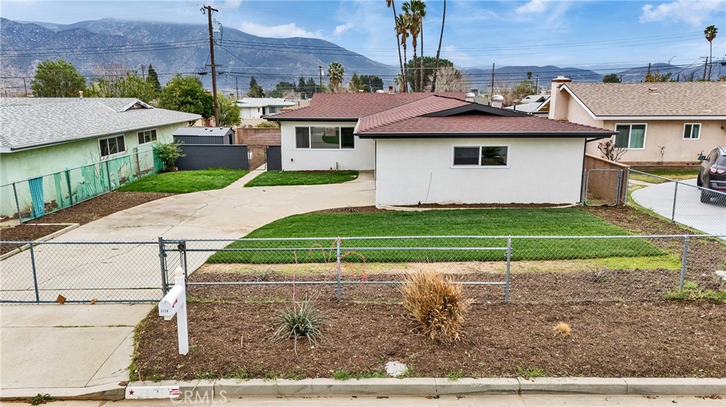 2120 W Lincoln Street Property Photo 6