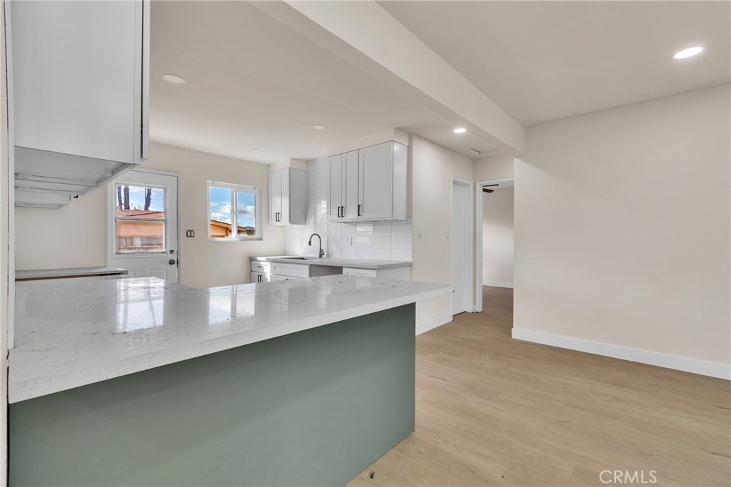2120 W Lincoln Street Property Photo 18