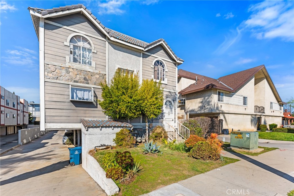 1815 W Commonwealth Avenue C Property Photo