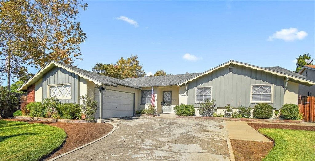 1064 W Hawthorne Street Property Photo