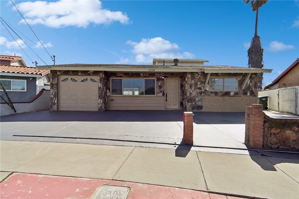 3228 Menard Street Property Photo