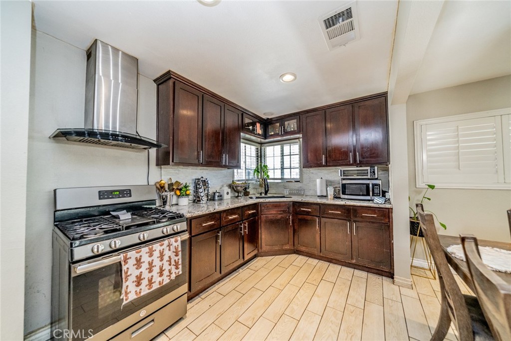 3042 N D Street Property Photo 8