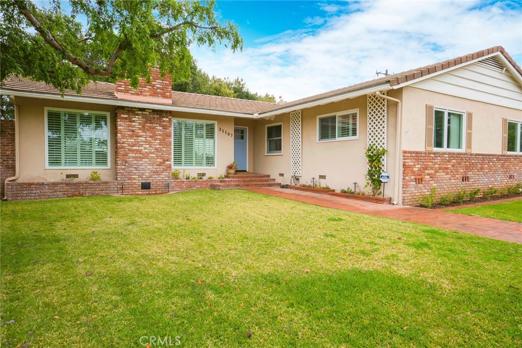 21107 E Mesarica Road Property Photo
