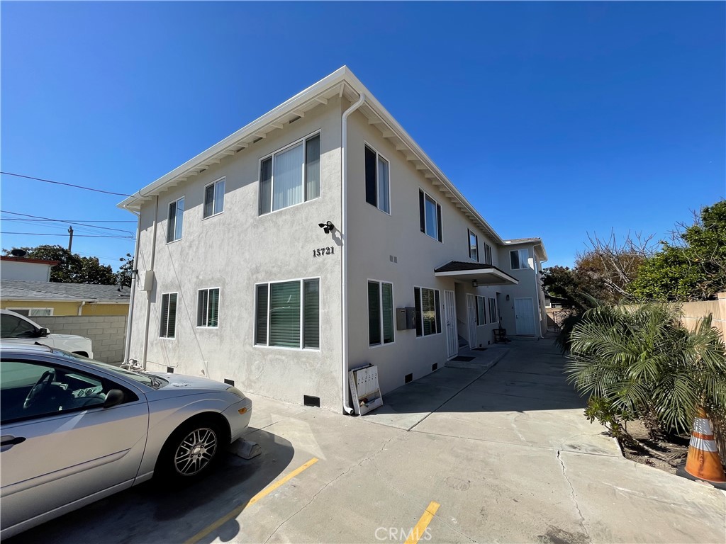 15721 Freeman Avenue 5 Property Photo