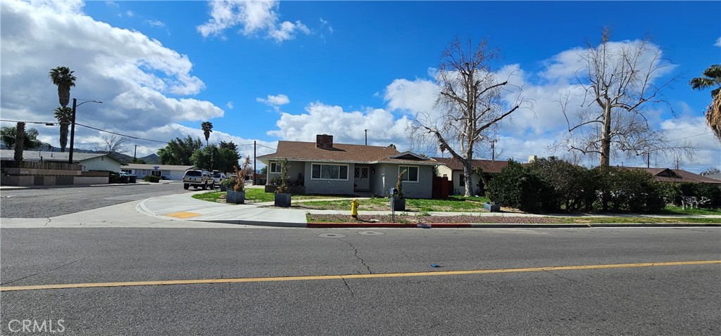 305 W Mayberry Avenue Property Photo 1