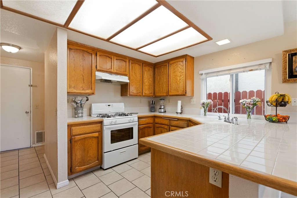 1108 W Van Koevering Street Property Photo 4