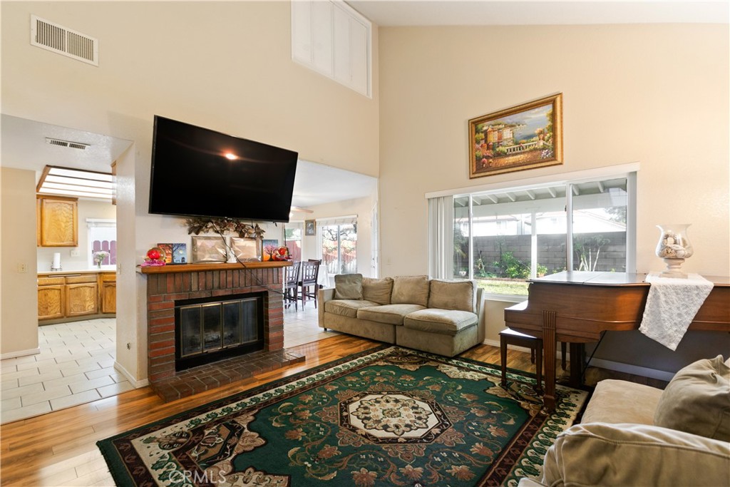 1108 W Van Koevering Street Property Photo 6