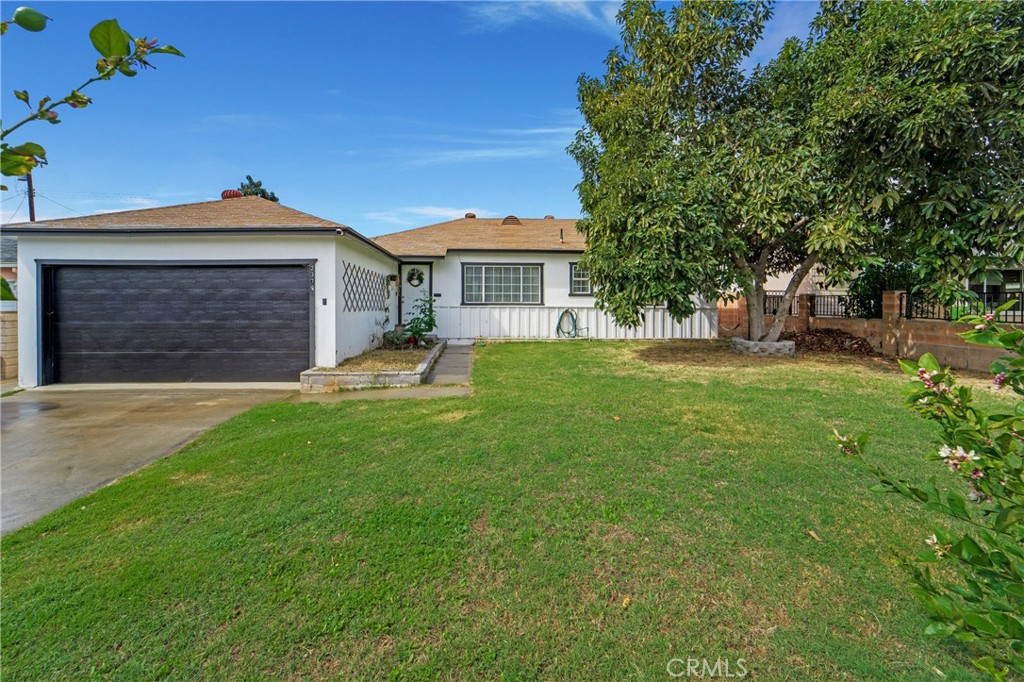 2379 Stanford Avenue Property Photo