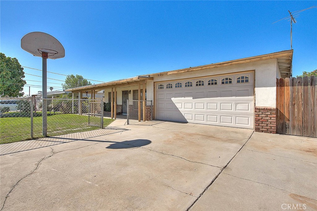 9842 Magnolia Street Property Photo