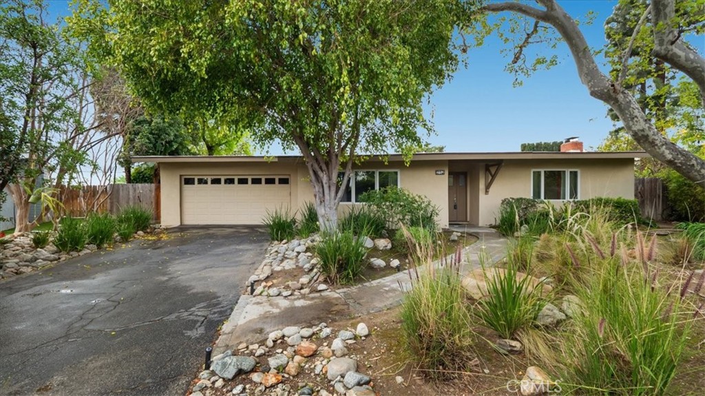 252 Blaisdell Drive Property Photo