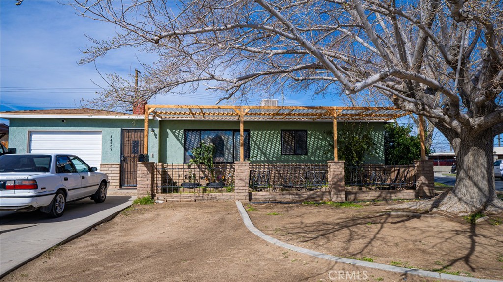 44289 Carolside Avenue Property Photo