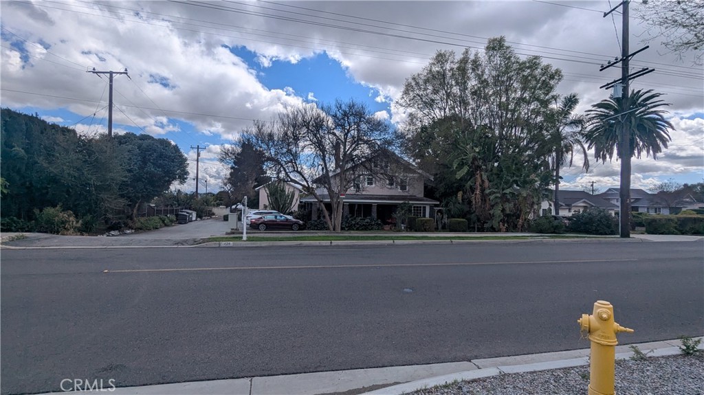 424 W 7th Street Property Photo 2