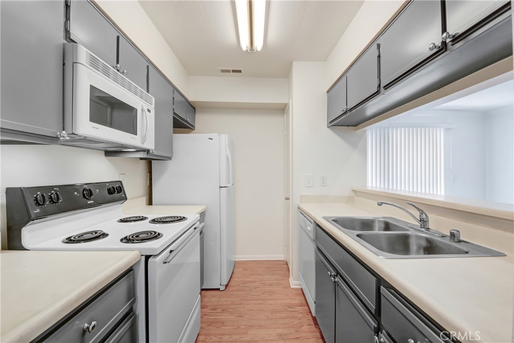 10655 Lemon Avenue 3704 Property Photo 4