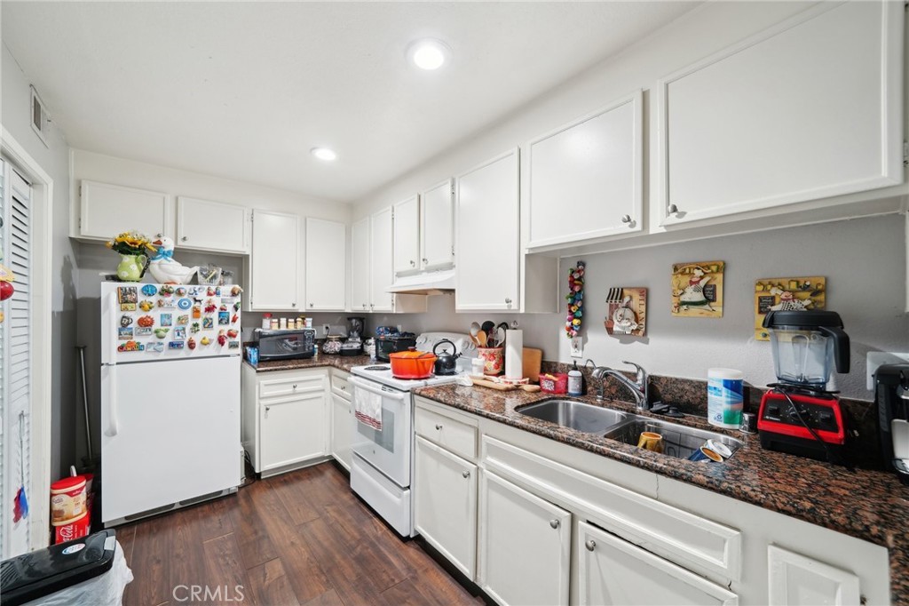 9030 Newport Avenue 23 Property Photo 11