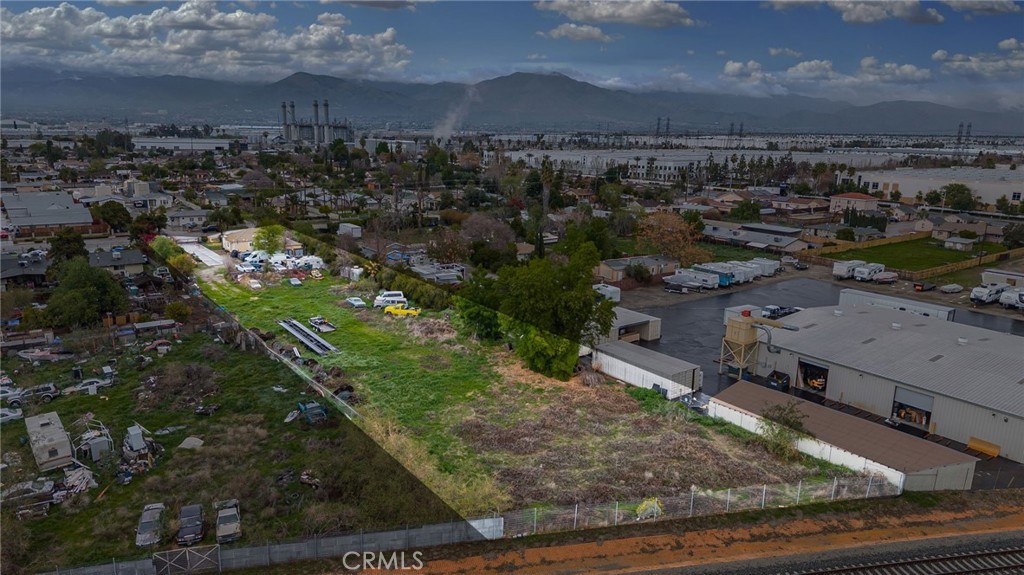 1905 E Victoria Avenue Property Photo 3