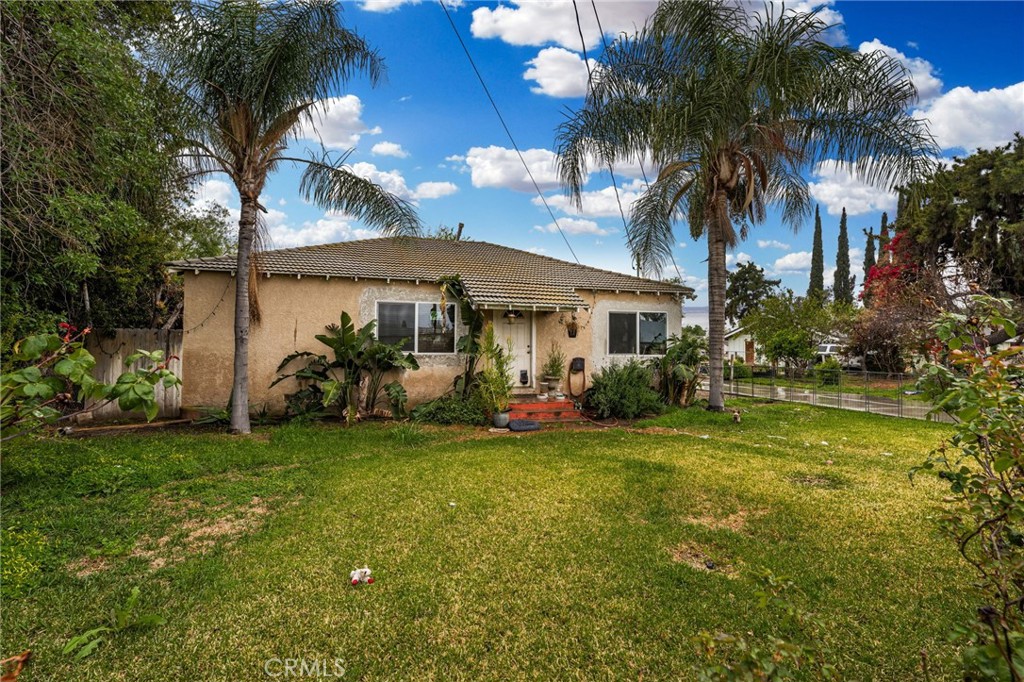 1905 E Victoria Avenue Property Photo 12
