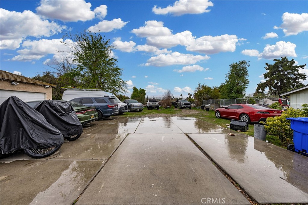1905 E Victoria Avenue Property Photo 15
