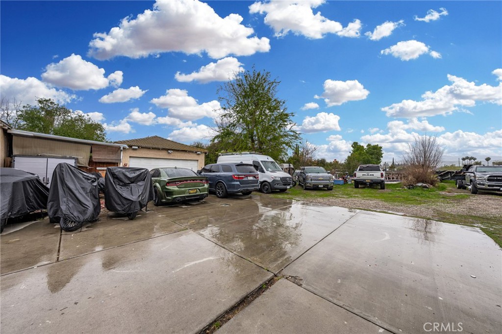 1905 E Victoria Avenue Property Photo 16