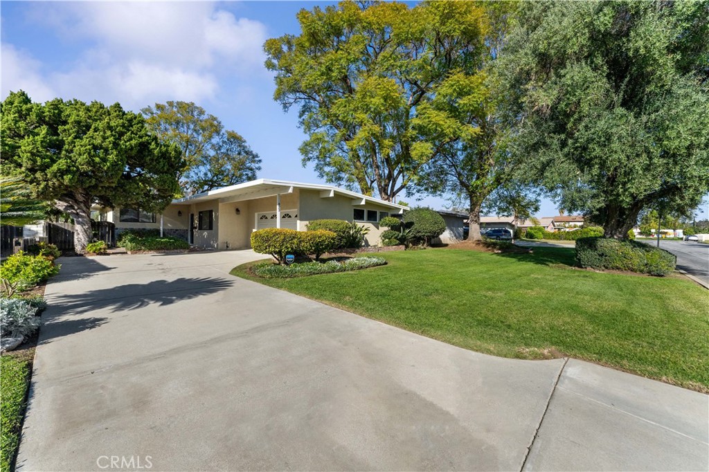 823 W Hollyvale Street Property Photo